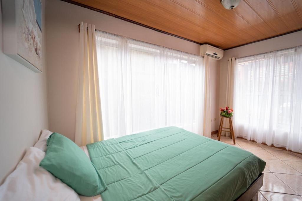 Apartamentos Cristal Quepos Extérieur photo