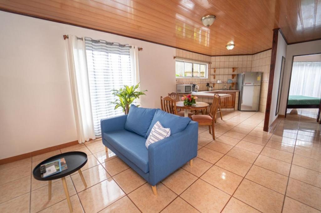 Apartamentos Cristal Quepos Extérieur photo