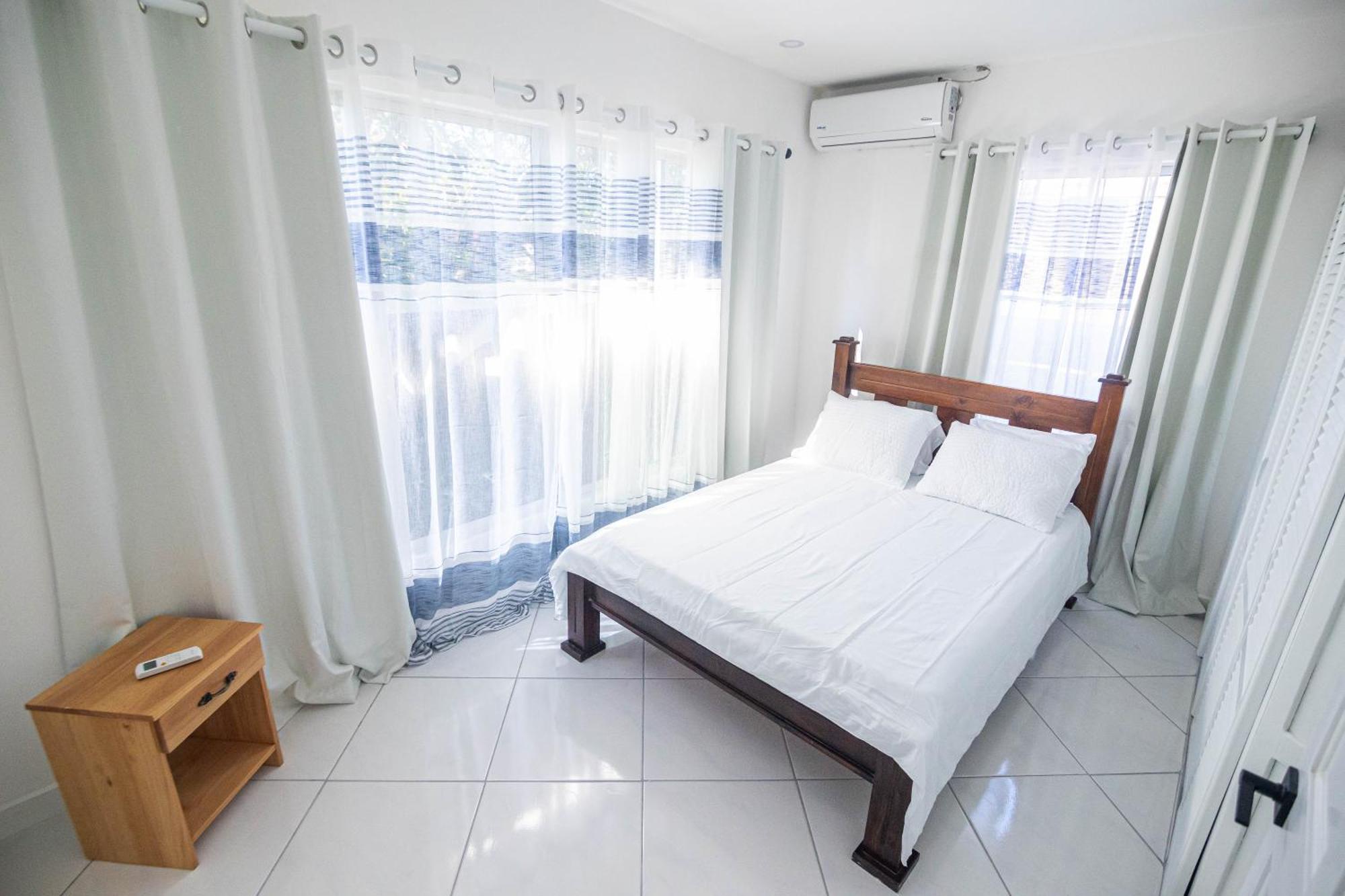 Apartamentos Cristal Quepos Extérieur photo